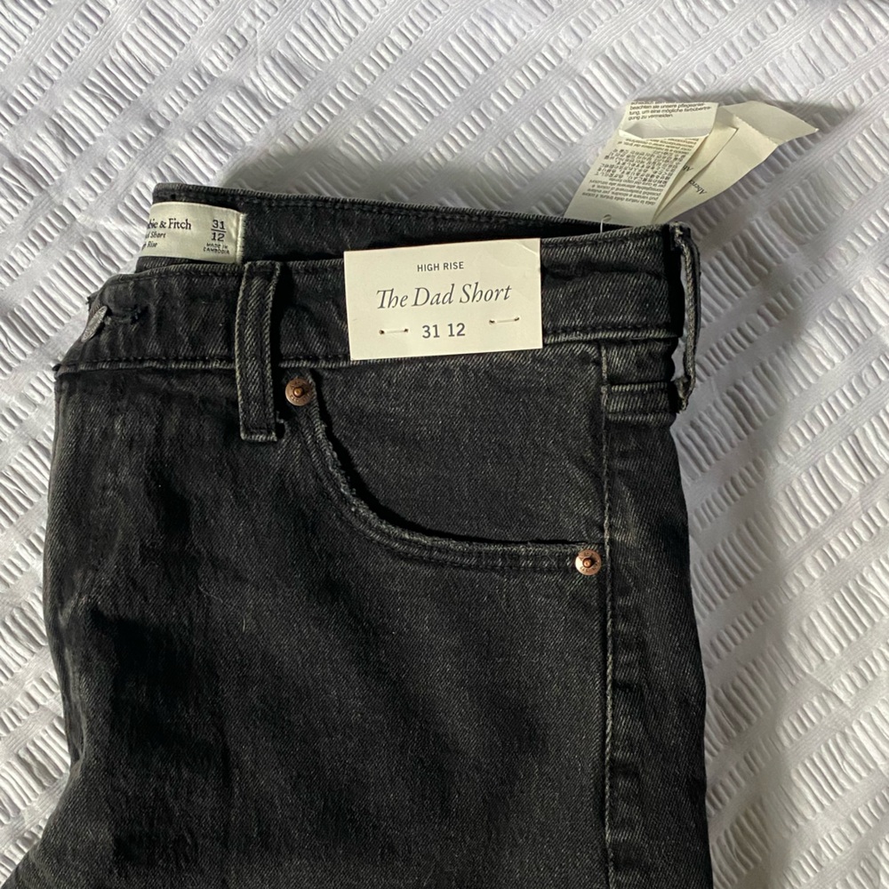NWT Abercrombie and Fitch - The Dad Short in black - size 31/12
